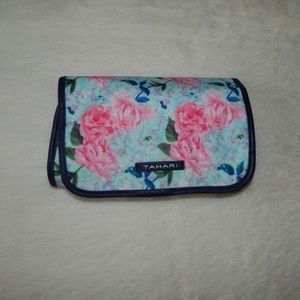 NWOT Tahari hanging cosmetic case